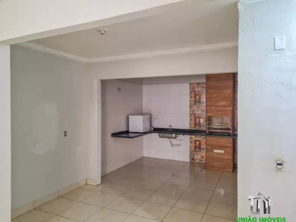 Casa à venda com 2 quartos, 60m² - Foto 4