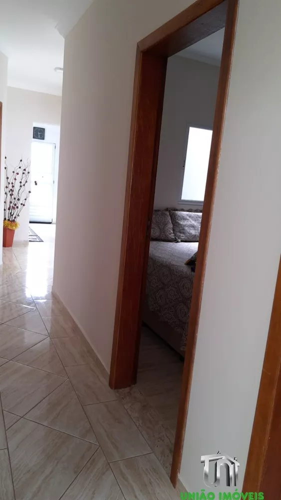 Casa à venda com 3 quartos, 140m² - Foto 2