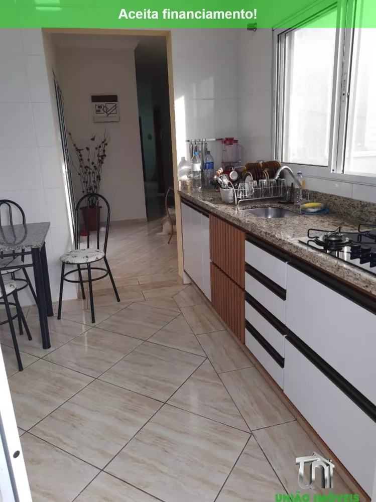 Casa à venda com 3 quartos, 140m² - Foto 1