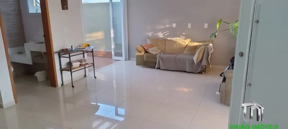 Casa à venda com 4 quartos, 150m² - Foto 2