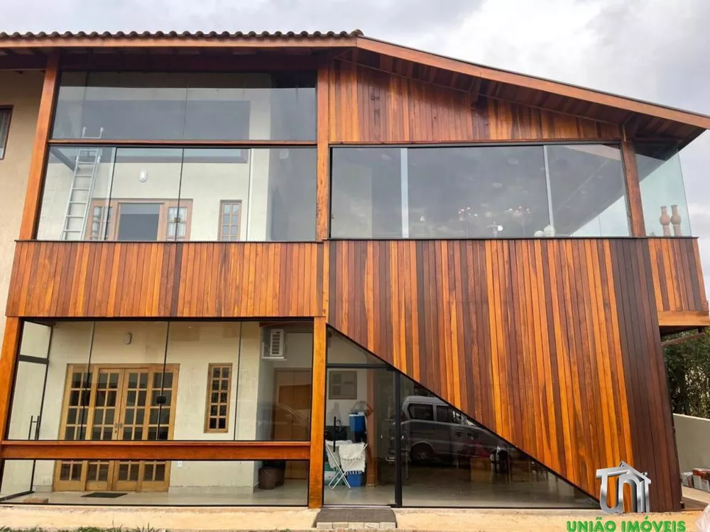 Casa à venda e aluguel com 4 quartos, 182m² - Foto 1