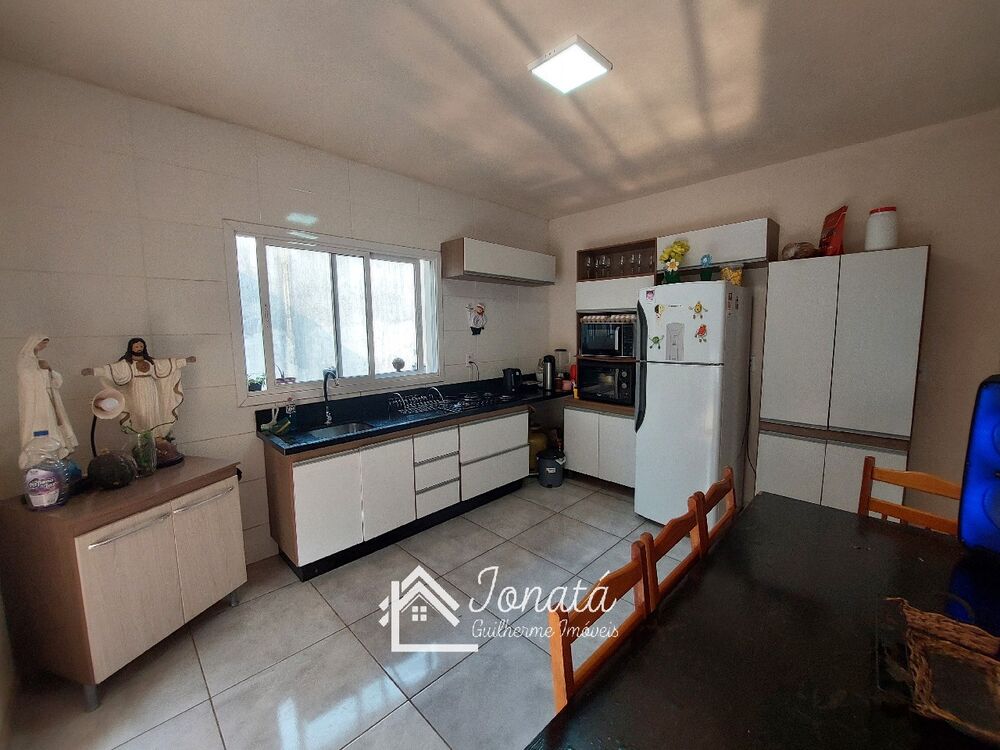 Casa à venda com 5 quartos, 168m² - Foto 4