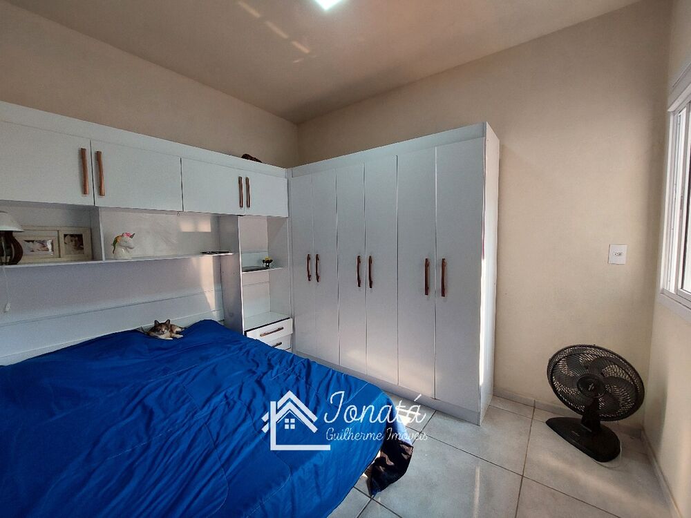 Casa à venda com 5 quartos, 168m² - Foto 2