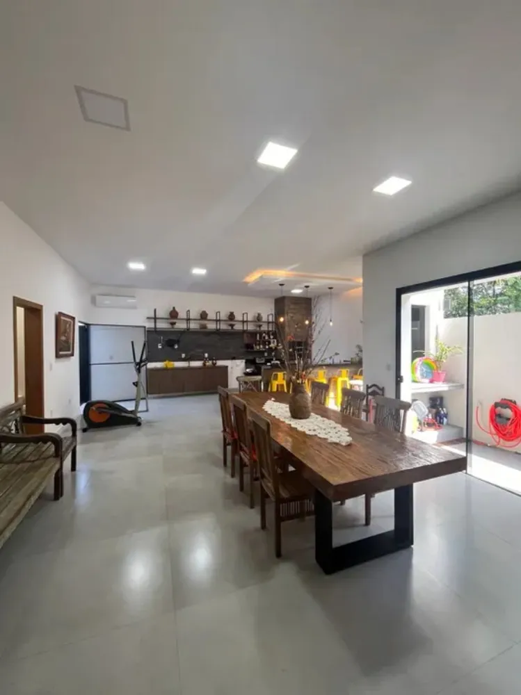 Casa, 4 quartos, 240 m² - Foto 1