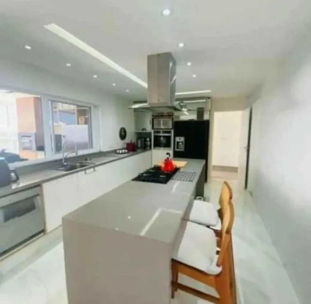 Casa, 3 quartos, 318 m² - Foto 1