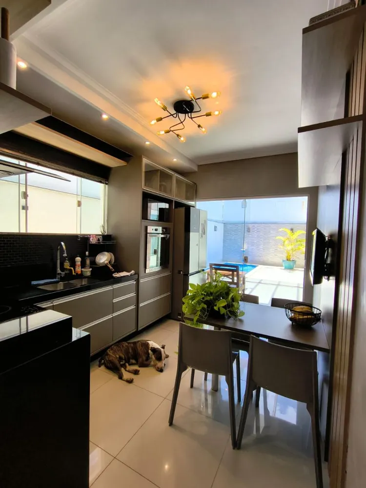 Casa, 3 quartos, 211 m² - Foto 4