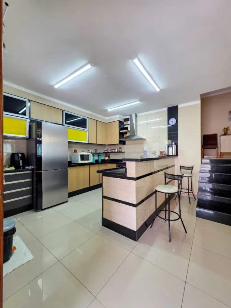 Chácara, 5 quartos, 1245 m² - Foto 1