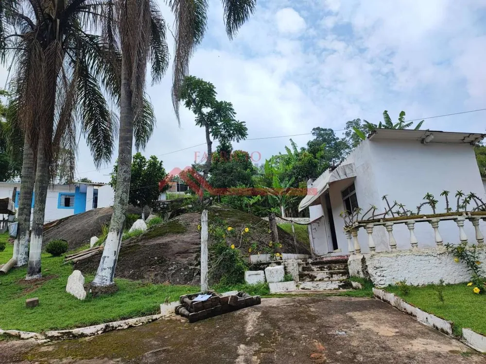 Chácara, 3 quartos, 1130 m² - Foto 1