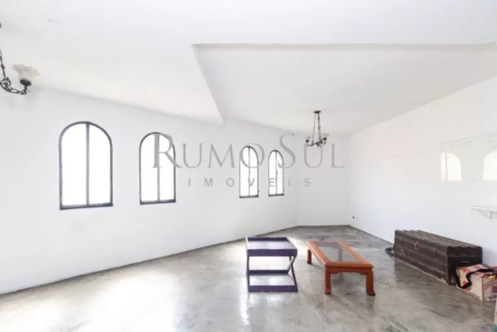 Casa à venda com 3 quartos, 201m² - Foto 1