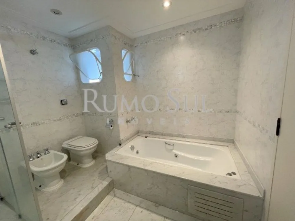 Apartamento, 3 quartos, 240 m² - Foto 1