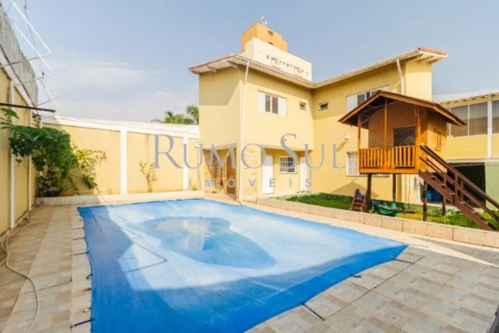 Casa, 5 quartos, 240 m² - Foto 1