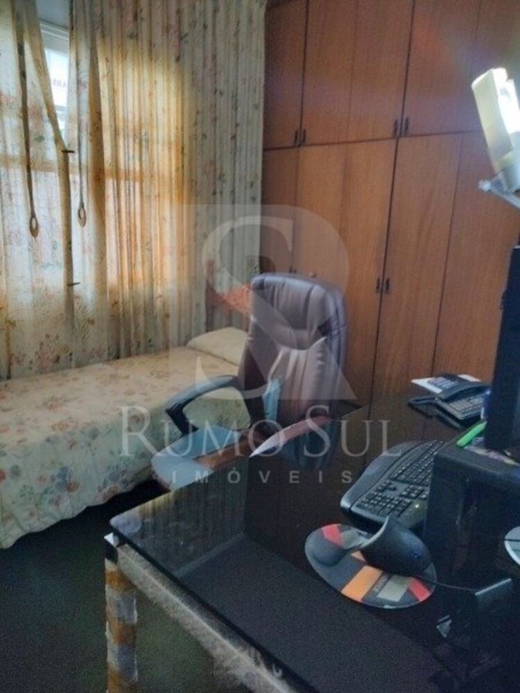 Casa Comercial à venda com 3 quartos, 225m² - Foto 4