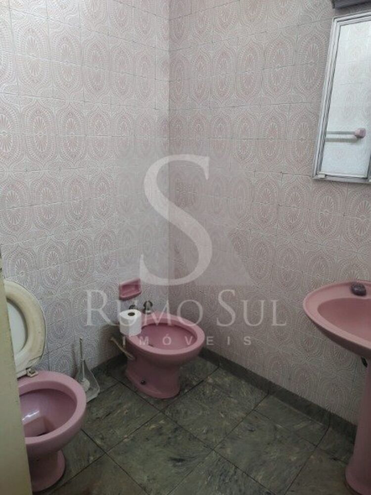 Casa Comercial à venda com 3 quartos, 225m² - Foto 7