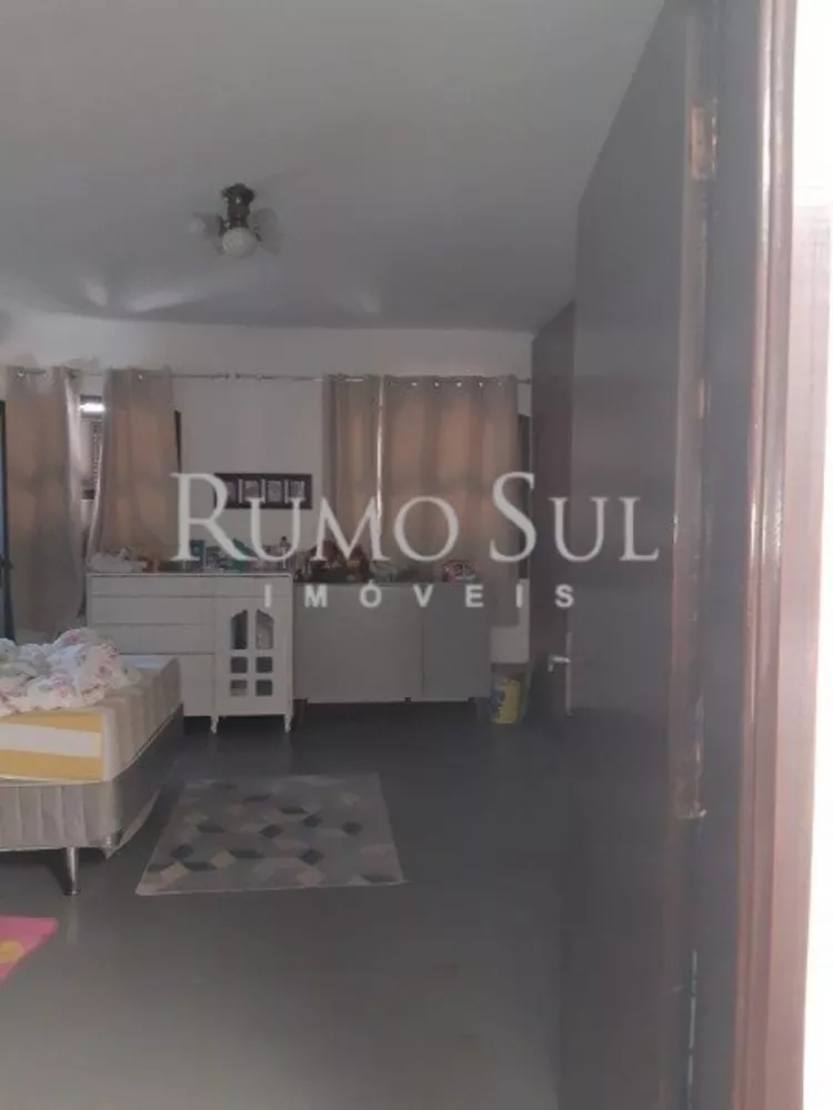 Casa, 4 quartos, 225 m² - Foto 1