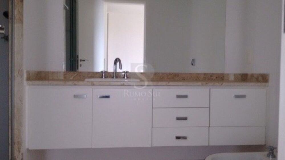 Apartamento para alugar com 4 quartos, 329m² - Foto 2