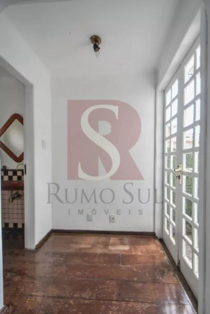 Casa para alugar com 3 quartos, 351m² - Foto 4