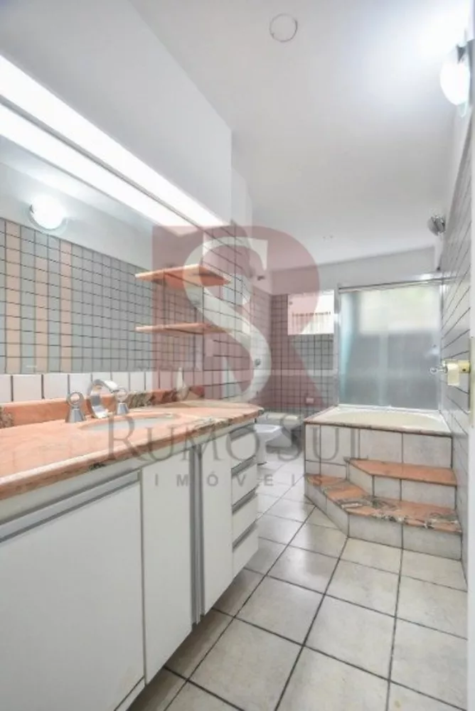 Casa para alugar com 3 quartos, 351m² - Foto 12