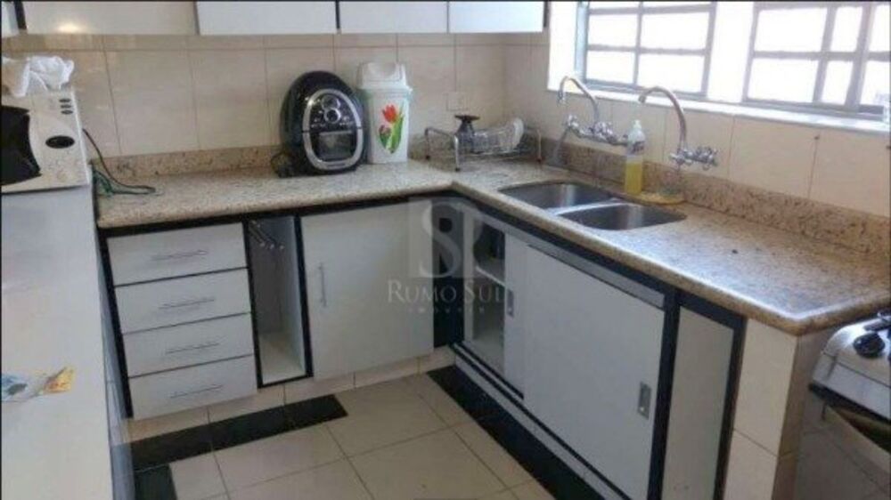 Casa à venda com 3 quartos, 228m² - Foto 8