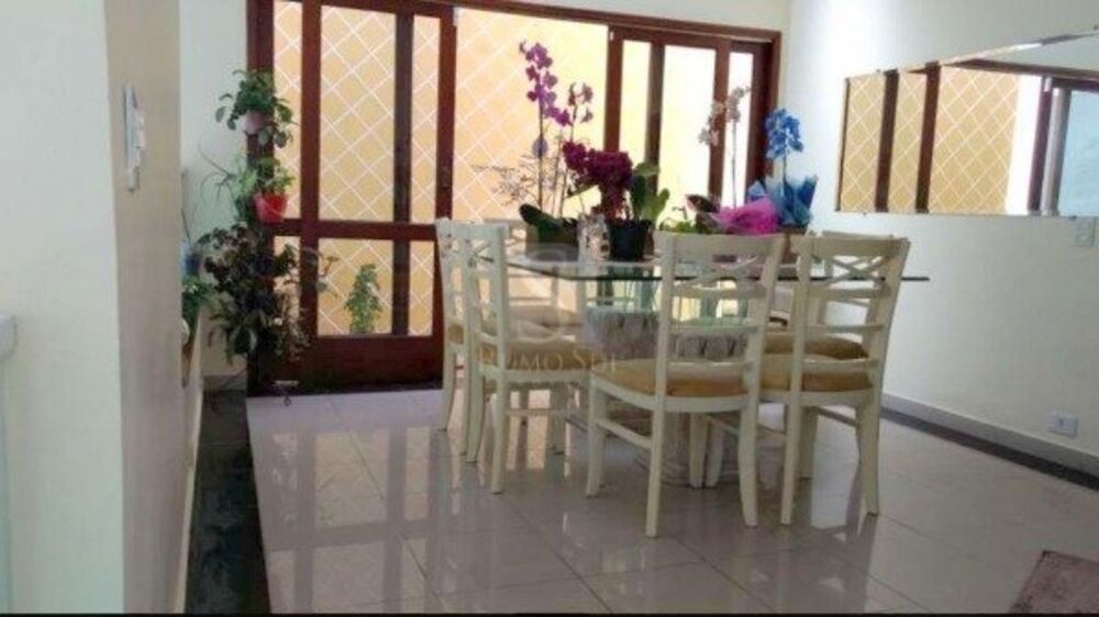 Casa à venda com 3 quartos, 228m² - Foto 4