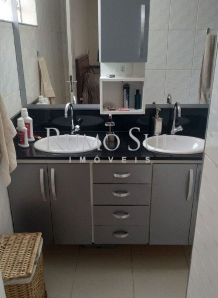 Casa, 3 quartos, 230 m² - Foto 1