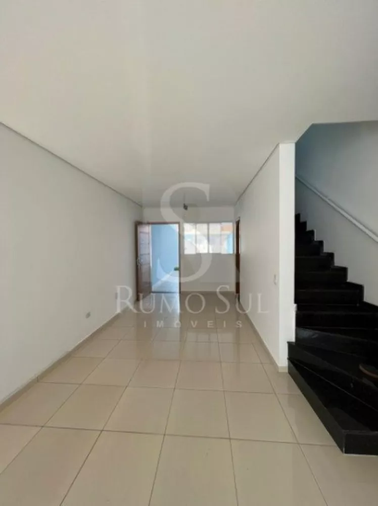 Casa à venda com 3 quartos, 100m² - Foto 1