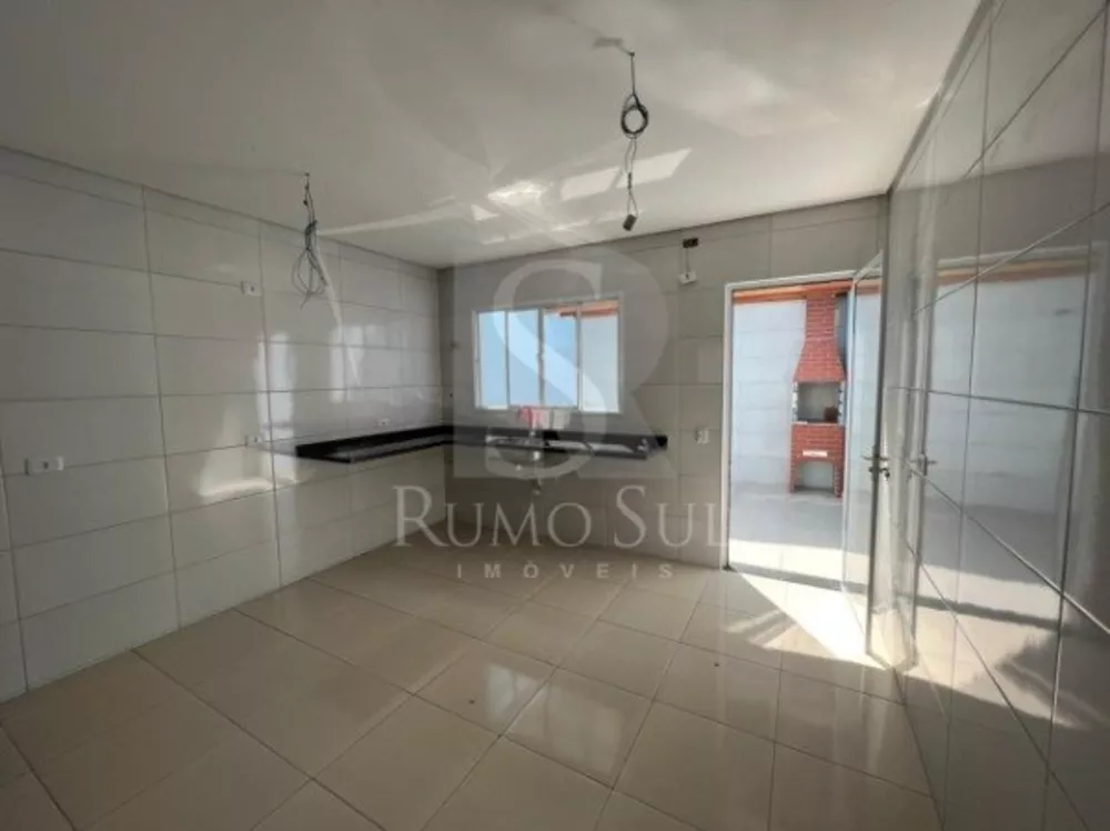 Casa à venda com 3 quartos, 100m² - Foto 4