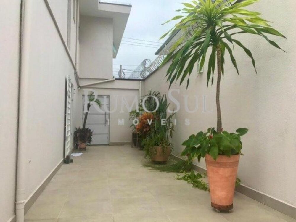 Casa Comercial para alugar com 4 quartos, 400m² - Foto 4