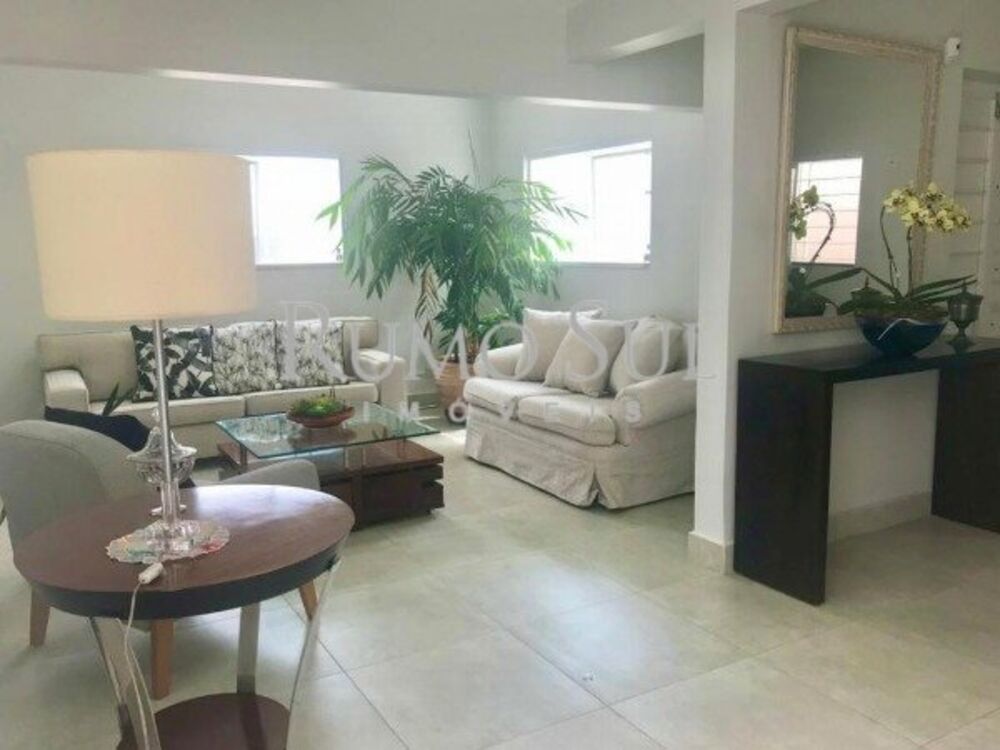 Casa Comercial para alugar com 4 quartos, 400m² - Foto 1