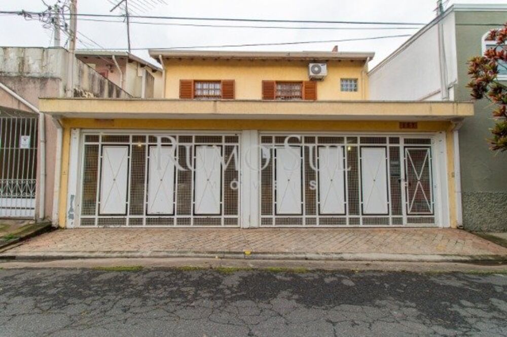 Casa à venda com 4 quartos, 228m² - Foto 1