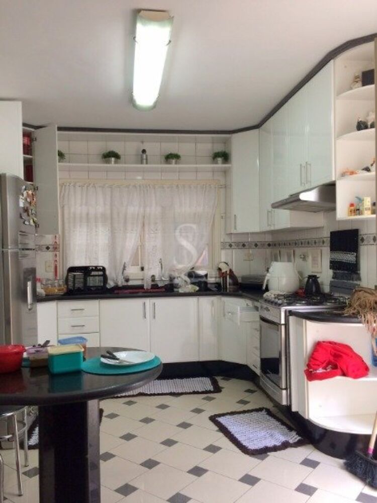 Casa à venda com 3 quartos, 110m² - Foto 1