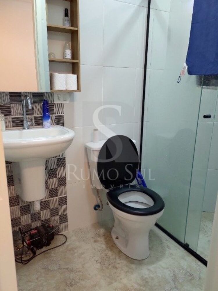 Casa, 6 quartos, 240 m² - Foto 1
