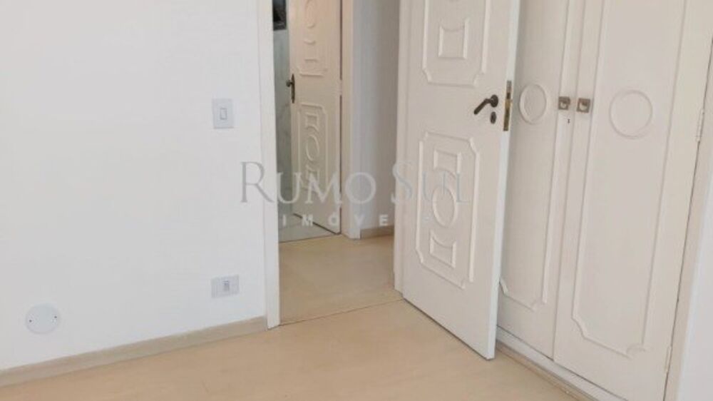 Apartamento para alugar com 3 quartos, 98m² - Foto 2