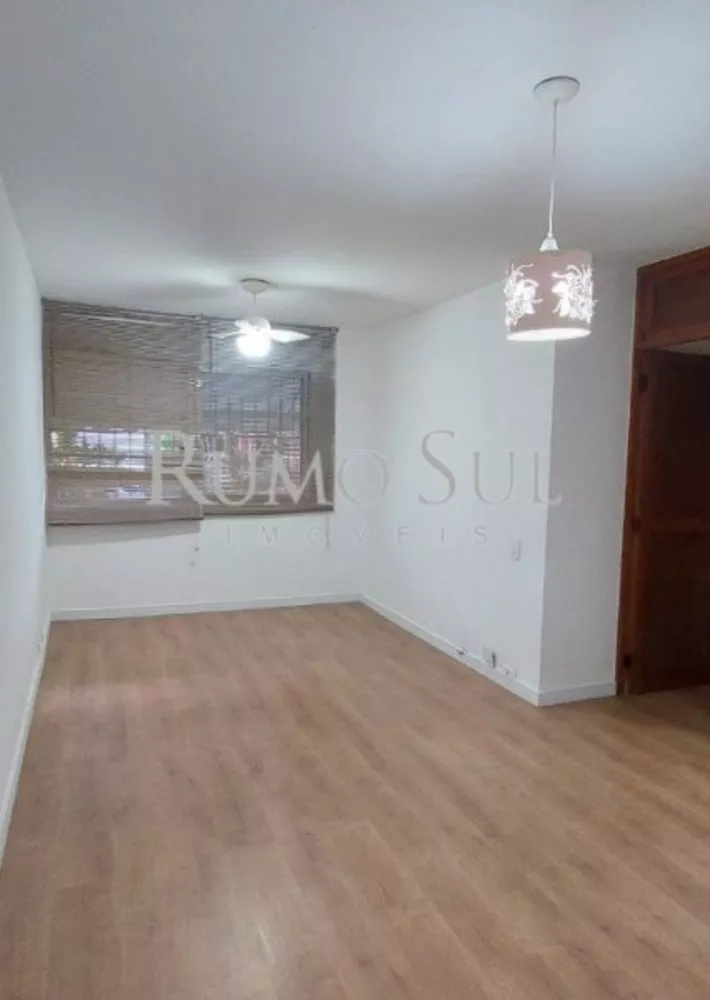 Apartamento à venda com 3 quartos, 72m² - Foto 1