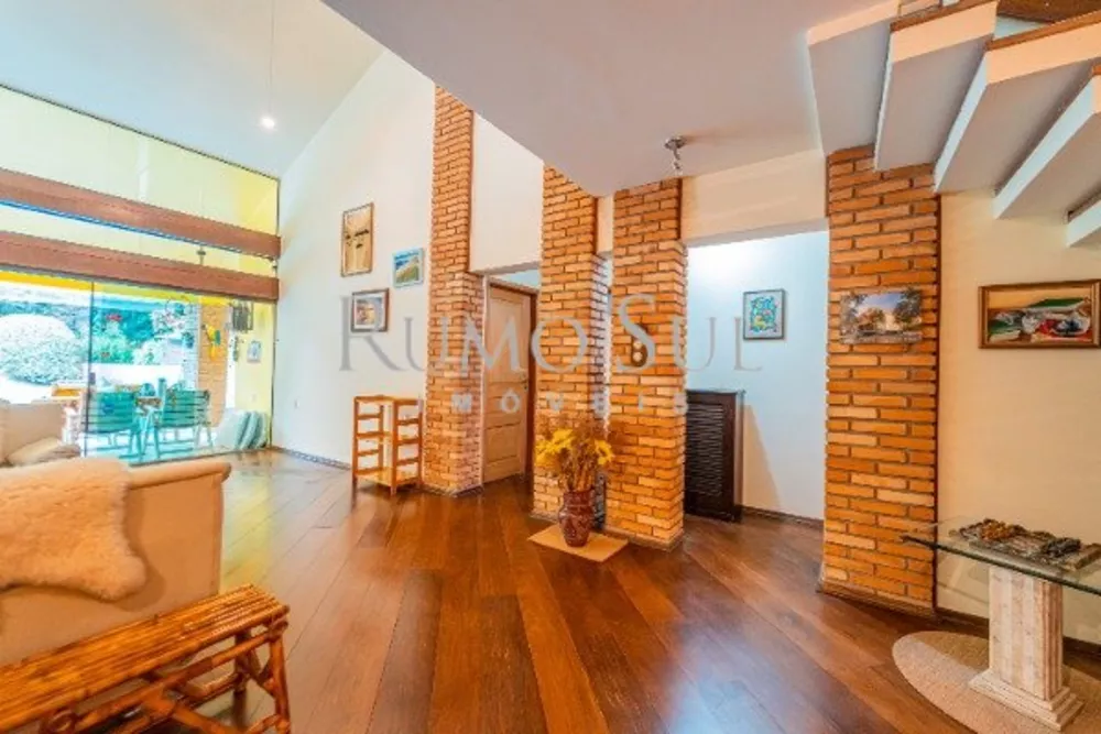 Casa à venda com 4 quartos, 260m² - Foto 4