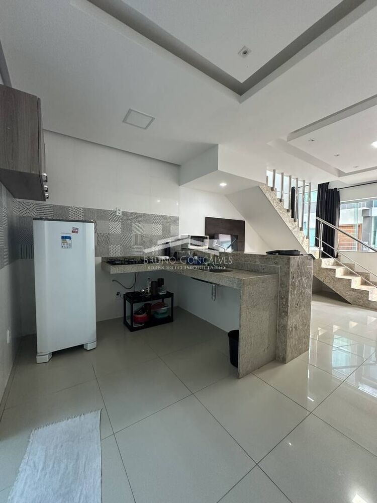 Apartamento à venda com 2 quartos, 70m² - Foto 2
