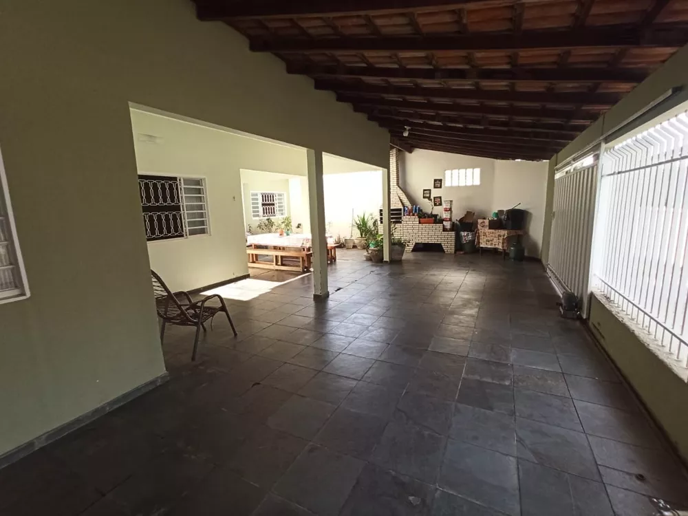 Casa à venda com 3 quartos, 152m² - Foto 1