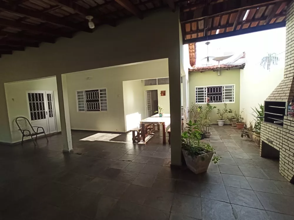 Casa à venda com 3 quartos, 152m² - Foto 2