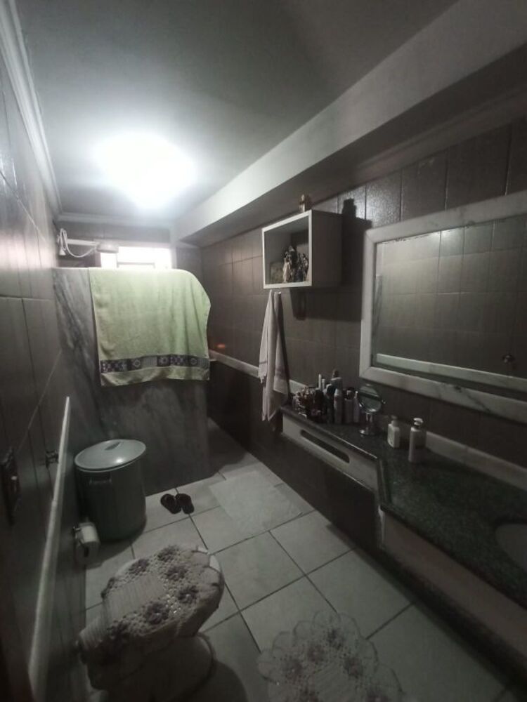 Casa à venda com 3 quartos, 238m² - Foto 2