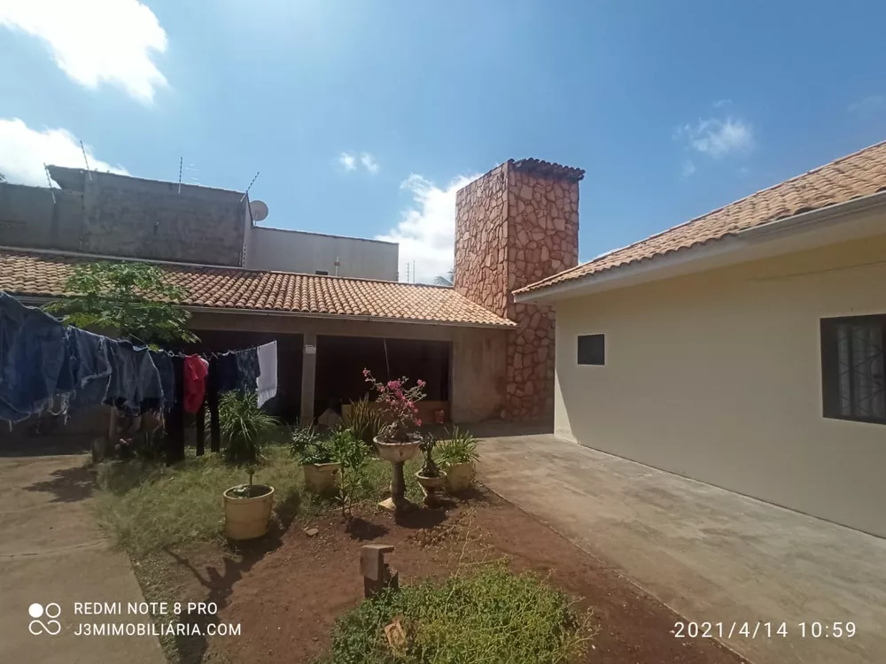 Casa à venda com 4 quartos, 354m² - Foto 1