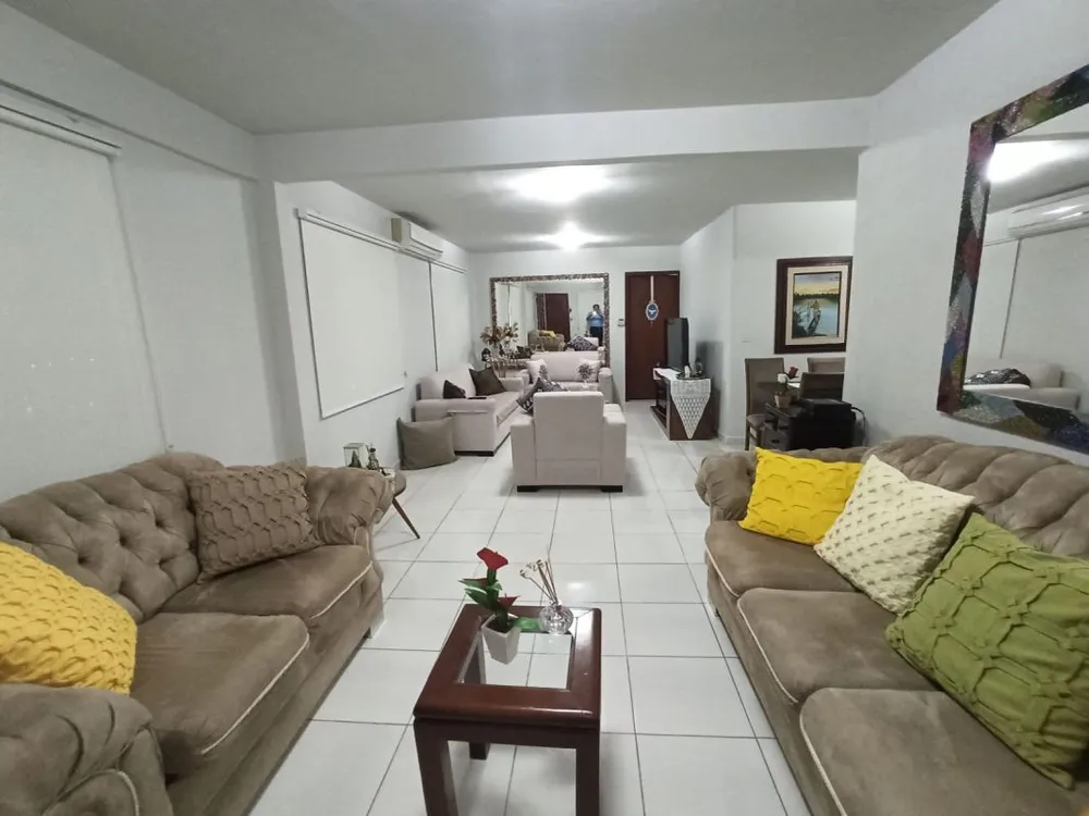 Casa, 3 quartos, 240 m² - Foto 1