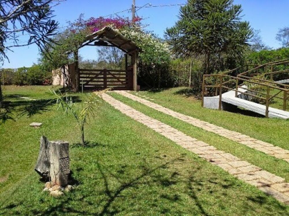Chácara à venda com 4 quartos, 600m² - Foto 1