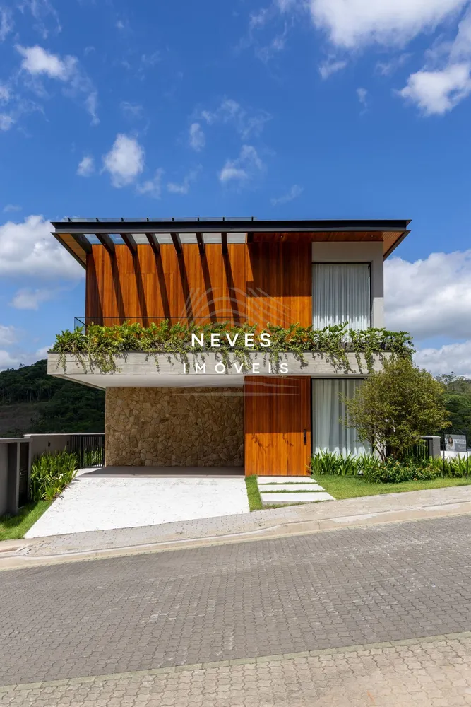 Casa, 4 quartos, 390 m² - Foto 1