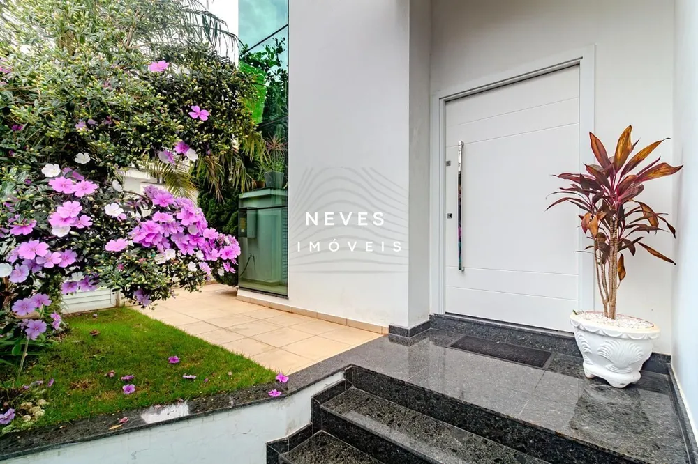 Casa, 4 quartos, 300 m² - Foto 1