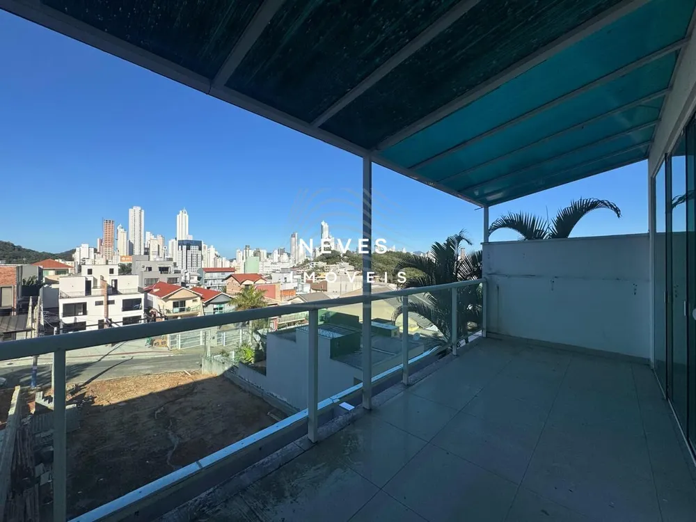 Casa, 4 quartos, 220 m² - Foto 1