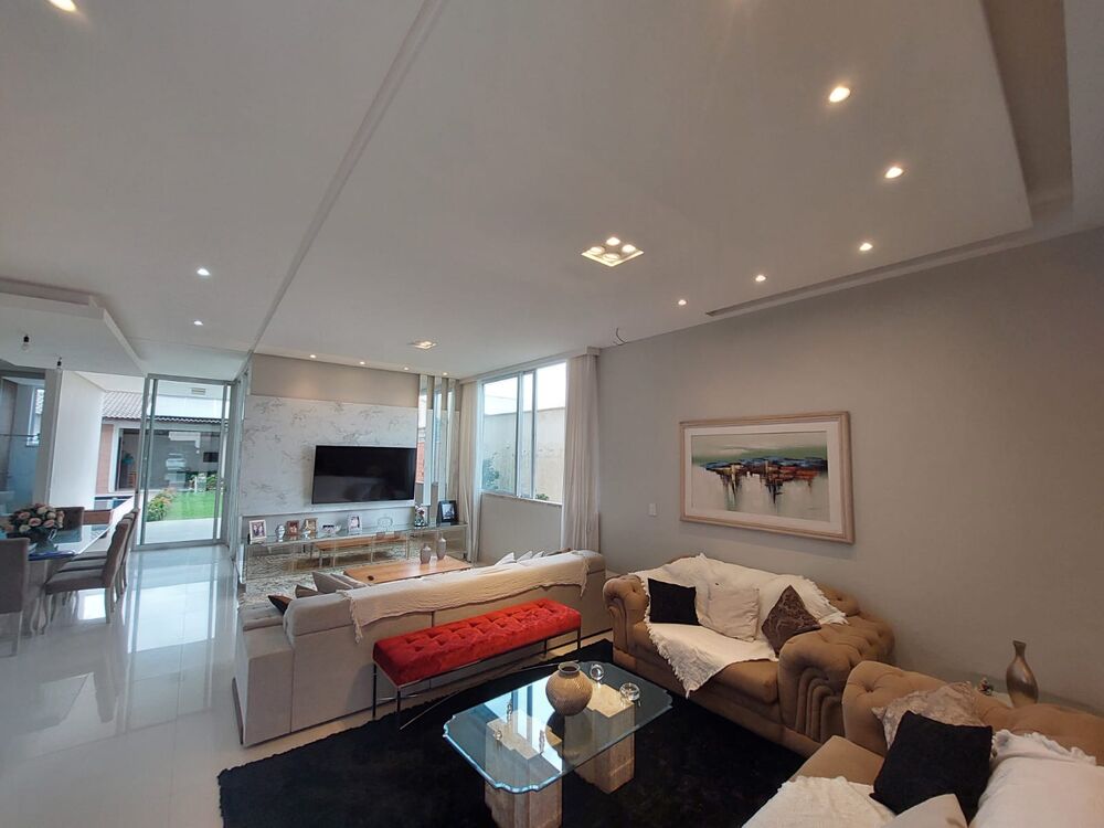 Sobrado à venda com 4 quartos, 427m² - Foto 1