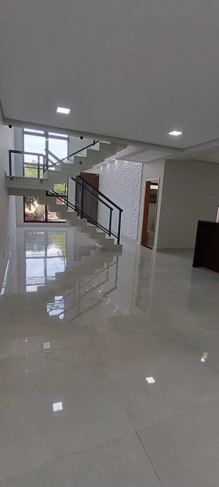 Casa de Condomínio à venda com 3 quartos, 232m² - Foto 2