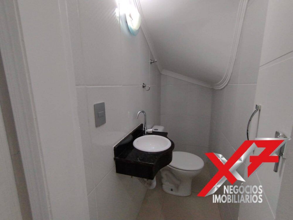Sobrado à venda com 3 quartos, 211m² - Foto 1