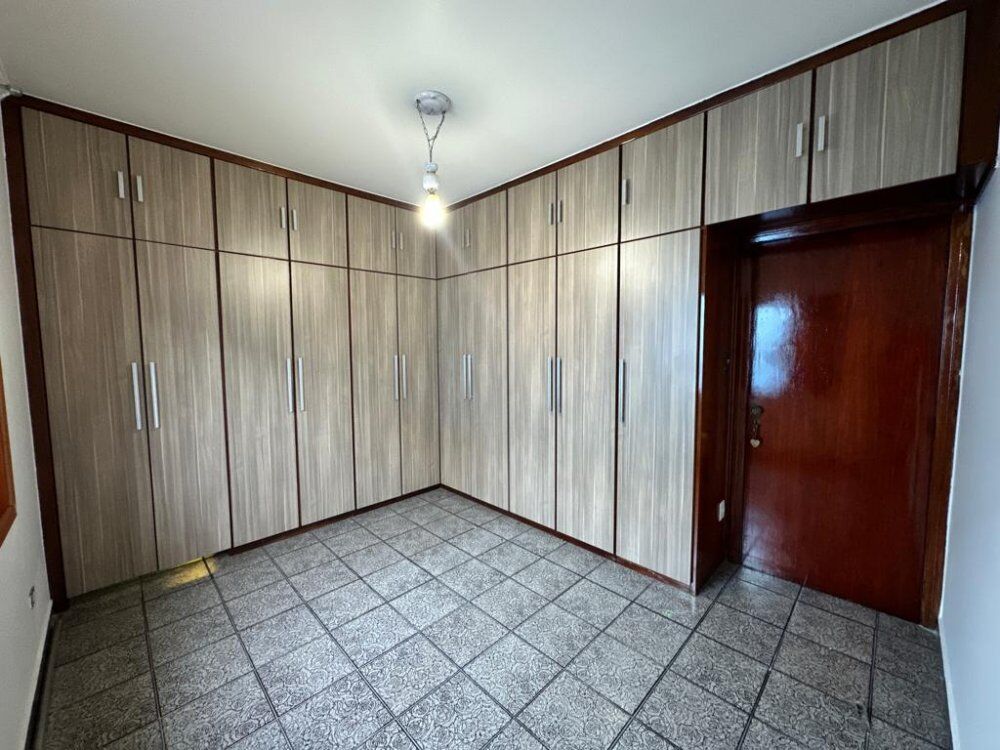 Casa à venda com 3 quartos, 220m² - Foto 4