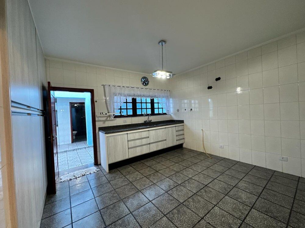 Casa à venda com 3 quartos, 220m² - Foto 6