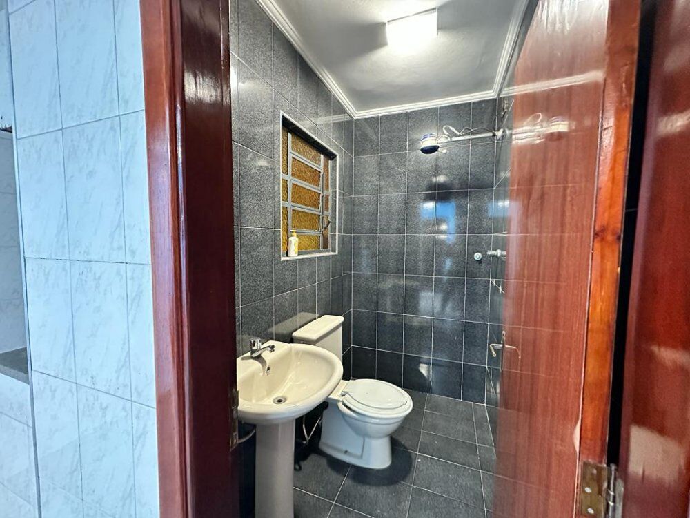 Casa à venda com 3 quartos, 220m² - Foto 3